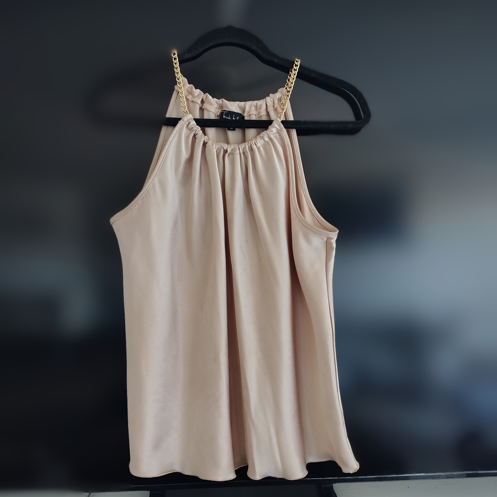 Nicole Miller New York Elegant Beige Sleeveless Top with Chain. Blouse